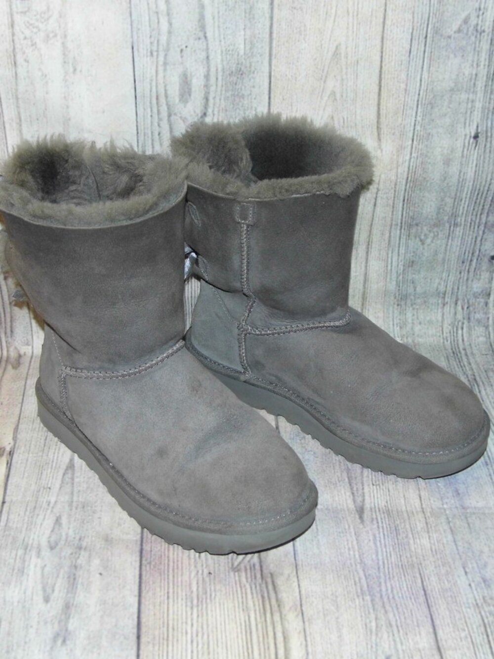 UGG Bailey Bow II Gray Suede/Sheepskin Boots Womens Size 8